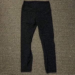 Lululemon Wunder Under Leggings SIZE 8